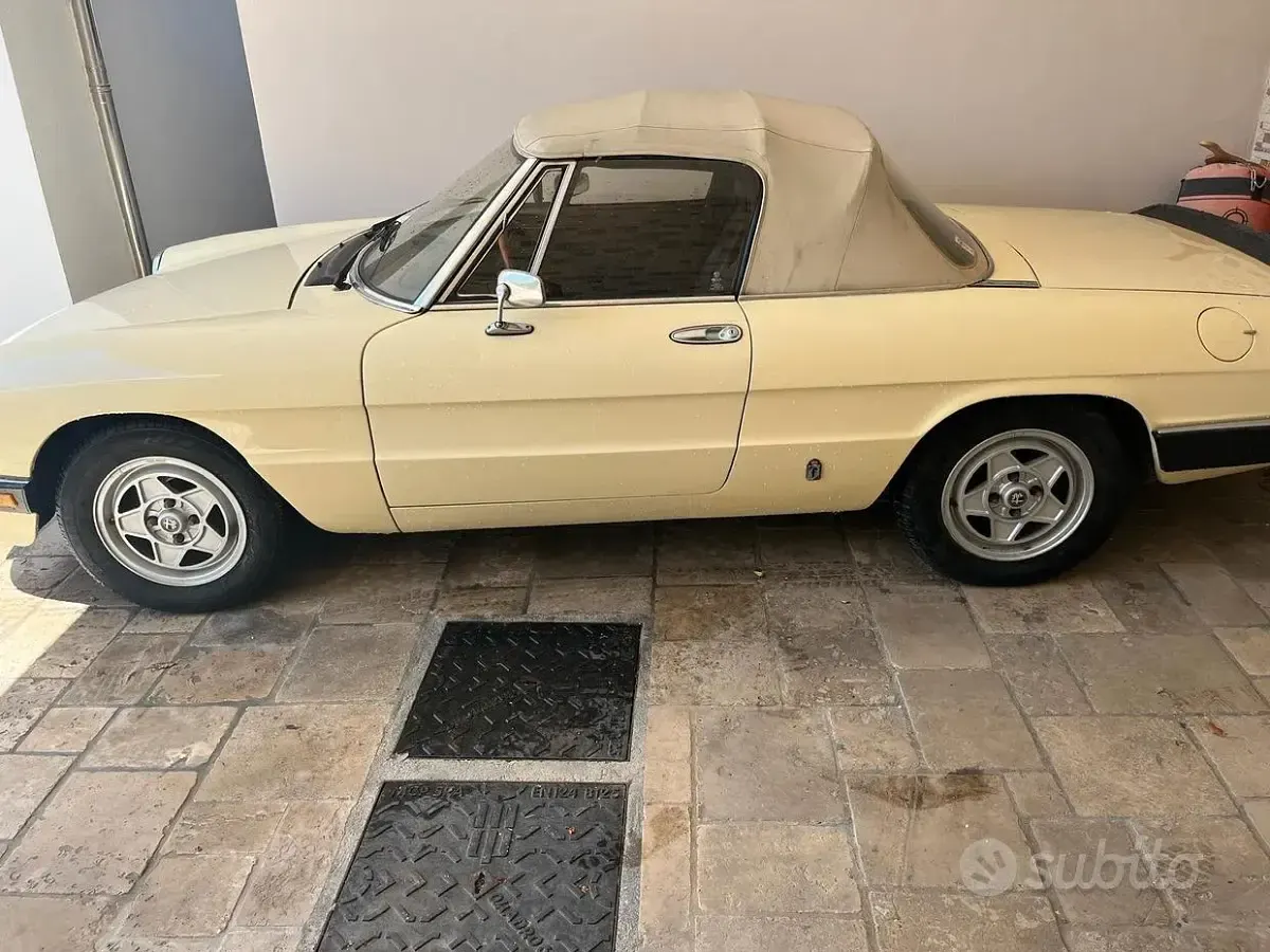 Usata Alfa Romeo Spider Veloce 128 CV (94 kW) 1985 Beige Cabrio