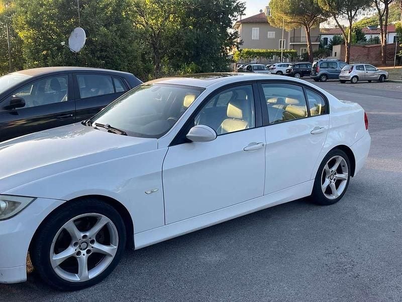 Bianco Usata 2006 BMW 320 Tre volumi | 4700 € (Cara) - Immagine 1/4