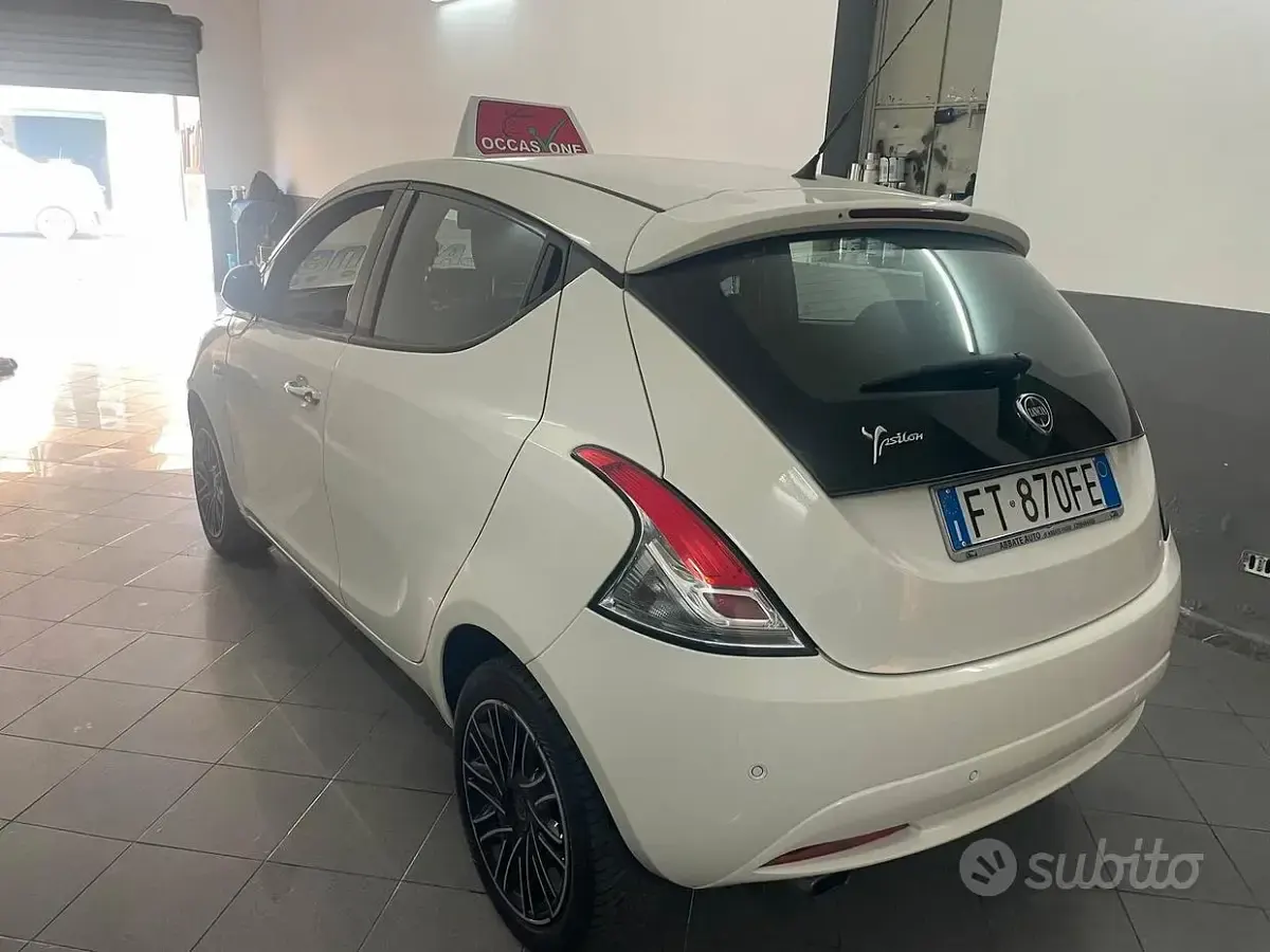 Usata Lancia Ypsilon Gold 69 CV (50 kW) 2018 Bianco Utilitaria