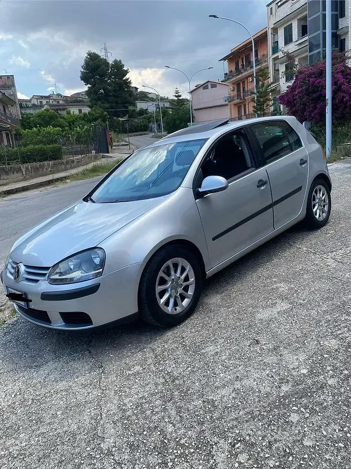 Usata VW Golf V 105 CV (77 kW) 2006 Grigio Utilitaria