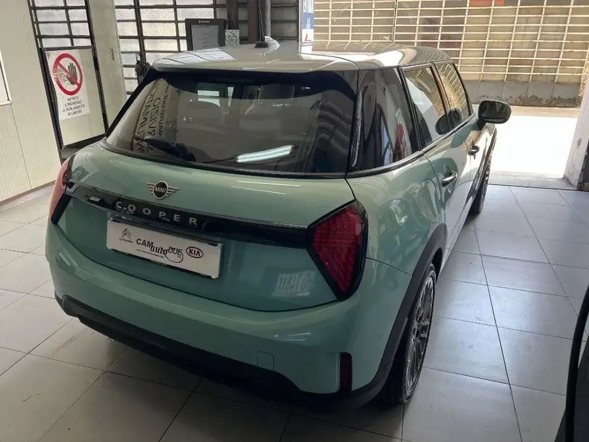 Usata Mini Cooper Classic 114 kW (156 CV) 2025 Azzurro Utilitaria