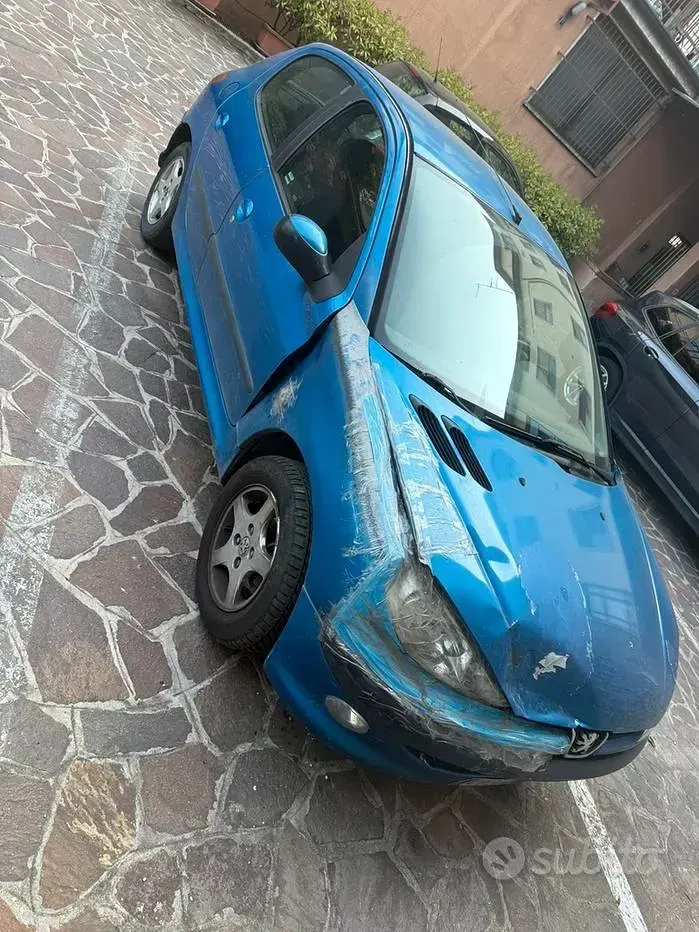 Usata Peugeot 206 68 CV (50 kW) 2006 Bluazzurro Berlina