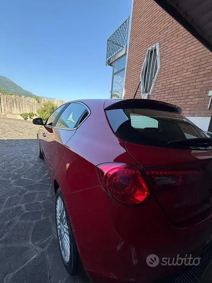 Usata Alfa Romeo Giulietta 105 CV (77 kW) 2015 Rosso Utilitaria