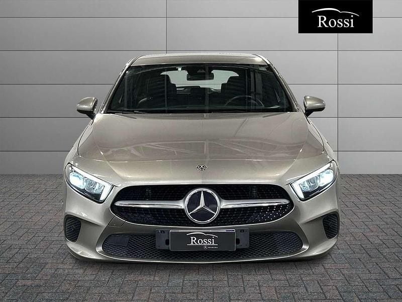 Usata Mercedes A180 Business 116 CV (85 kW) 2019 Grigio mojave Berlina