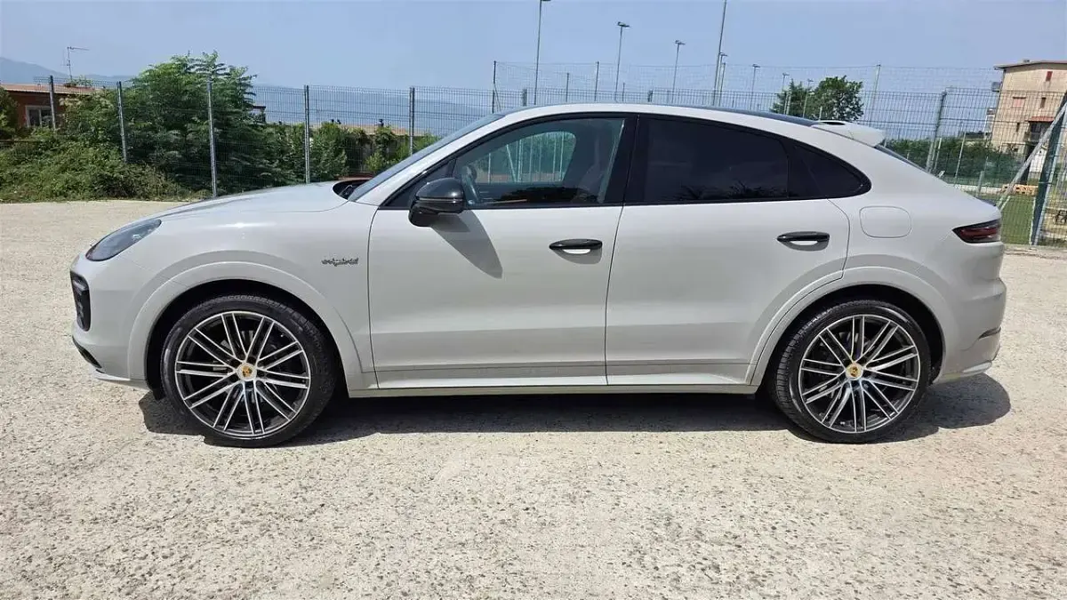 Usata Porsche Cayenne 340 CV (250 kW) 2020 Grigio gesso SUV