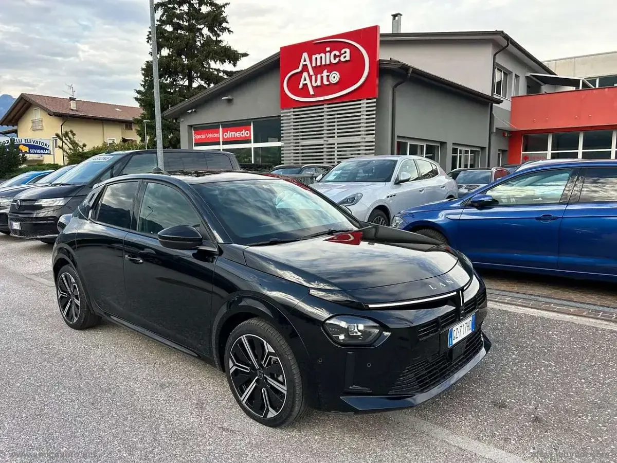Usata Lancia Ypsilon 101 CV (74 kW) 2025 Nero Utilitaria