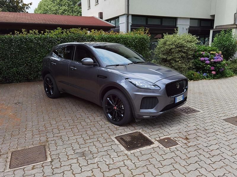 Usata Jaguar E-Pace R-Dynamic 301 CV (221 kW) 2018 Grigiopremium silicon silvernero SUV