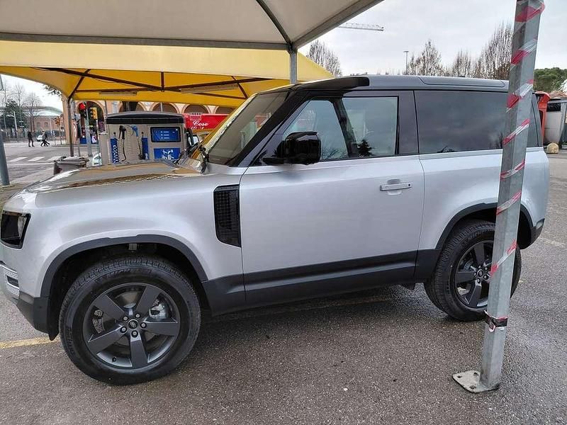 Usata Land Rover Defender SE Dynamic 249 CV (183 kW) 2022 Argento SUV