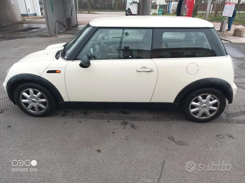 Usata Mini ONE 90 CV (66 kW) 2004 Utilitaria