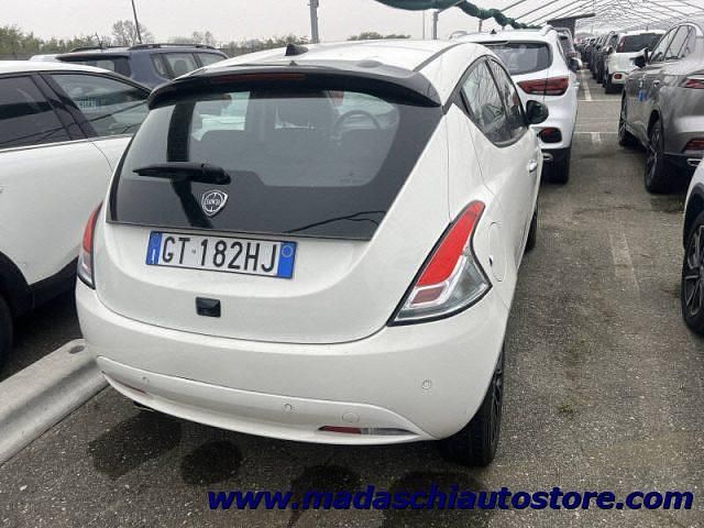 Usata Lancia Ypsilon S 70 CV (51 kW) 2024 Bianco(met.) Utilitaria