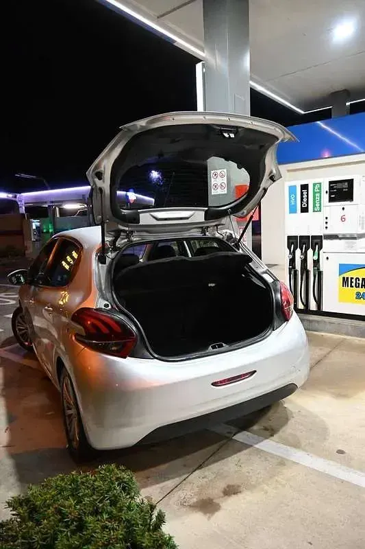 Usata Peugeot 208 Active 82 CV (60 kW) 2016 Argento Utilitaria