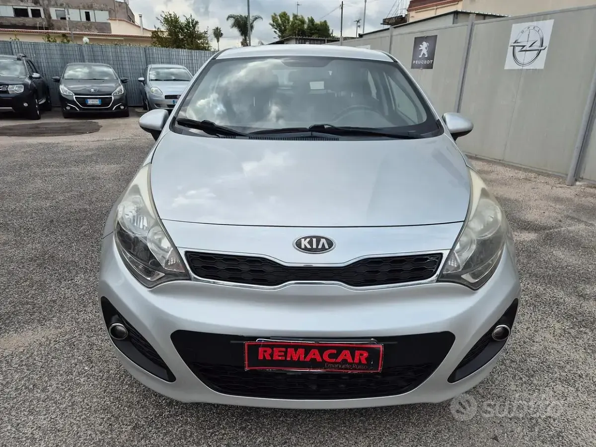 Usata Kia Rio 75 CV (55 kW) 2014 Grigio Berlina