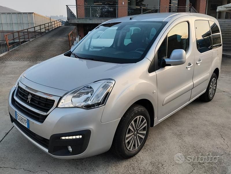 Usata Peugeot Partner Tepee Active 99 CV (72 kW) 2017 Grigio Monovolume