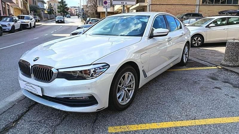 Usata BMW 530e iPerformance 184 CV (135 kW) 2019 Mineralweiss metallic Berlina