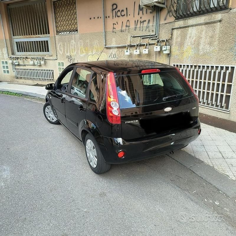 Usata Ford Fiesta 68 CV (50 kW) 2008 Nero Utilitaria