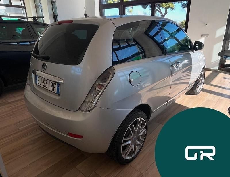 Argento Usata 2011 Lancia Ypsilon Platinum Due volumi | 4390 € (Buon prezzo) - Immagine 1/4