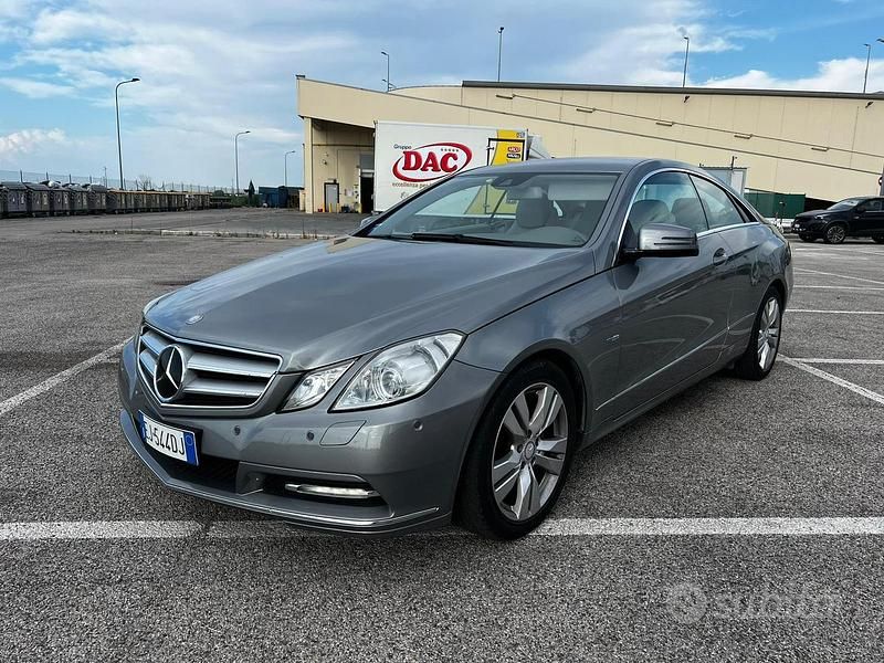 Gebraucht Mercedes E220 170 PS (125 kW) 2011 Grau Coupé