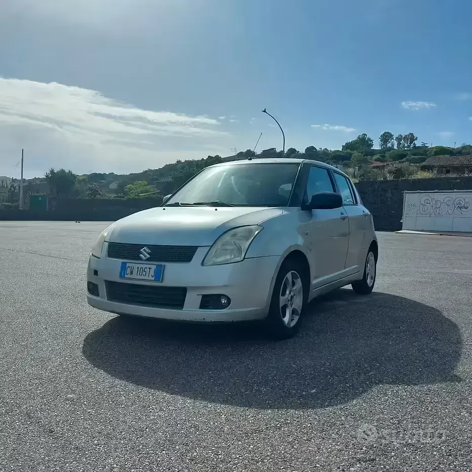 Usata Suzuki Swift 92 CV (67 kW) 2005 Grigio Utilitaria