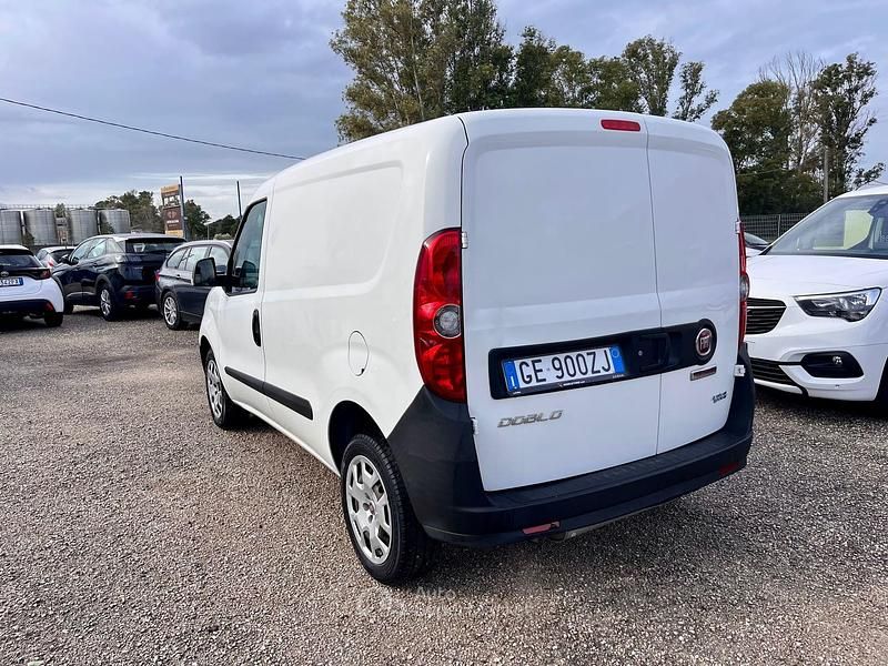 Usata Fiat Doblò 120 CV (88 kW) 2021 Bianco Monovolume