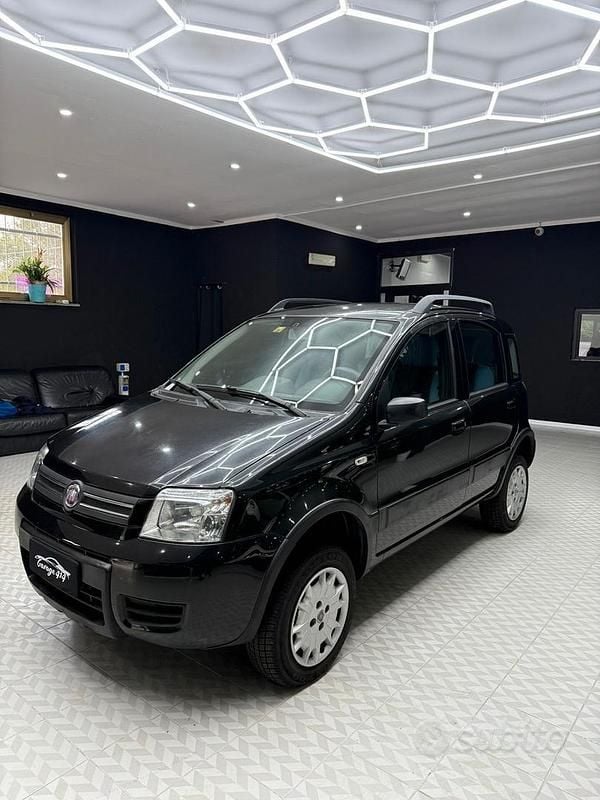Usata Fiat Panda 4x4 Climbing 69 CV (50 kW) 2008 Nero Utilitaria