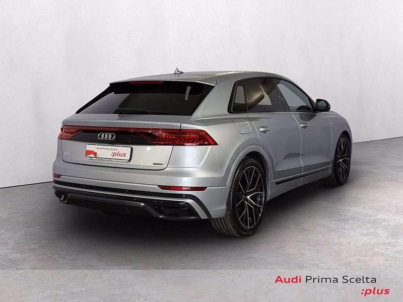 Usata Audi Q8 286 CV (210 kW) 2023 Grigio satellite metallizzato SUV