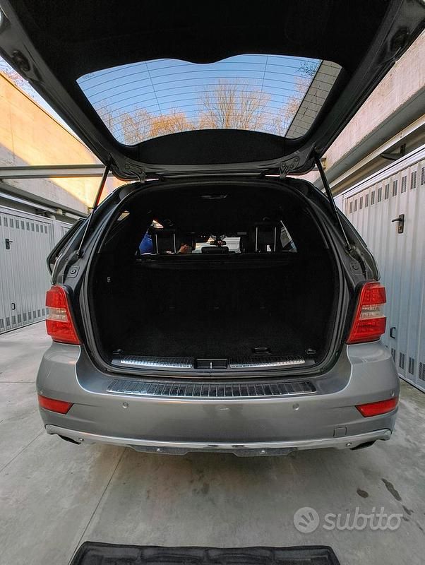 Usata Mercedes ML350 Edition 231 CV (169 kW) 2010 Grigio SUV