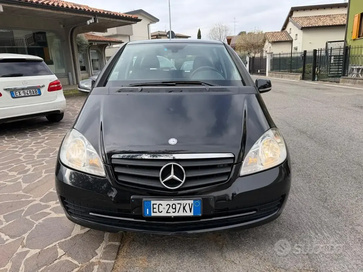 Usata Mercedes A180 Avantgarde 109 CV (80 kW) 2010 Nero Berlina