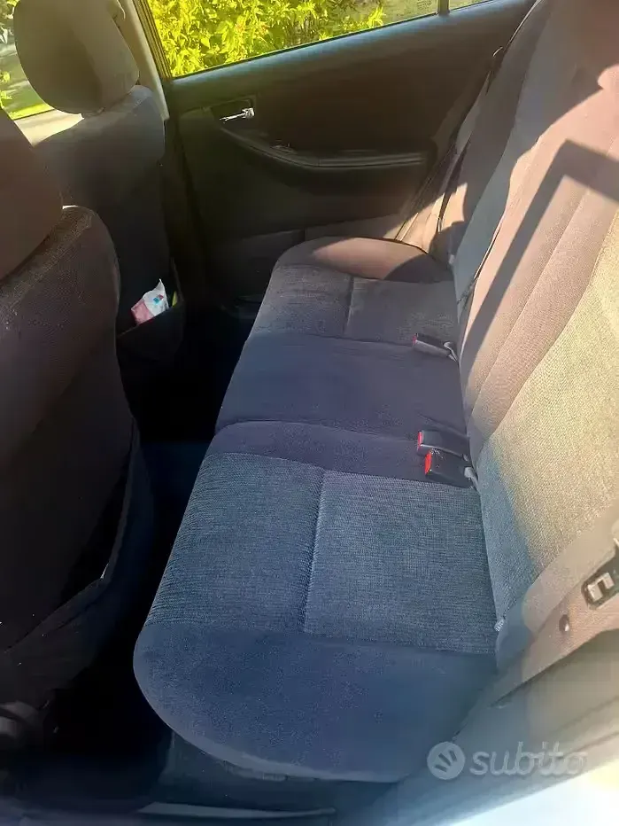 Usata Toyota Corolla 110 CV (80 kW) 2002 Berlina
