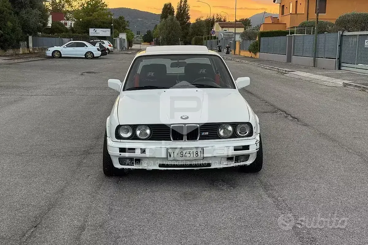 Usata BMW 318 113 CV (83 kW) 1990 Bianco Berlina