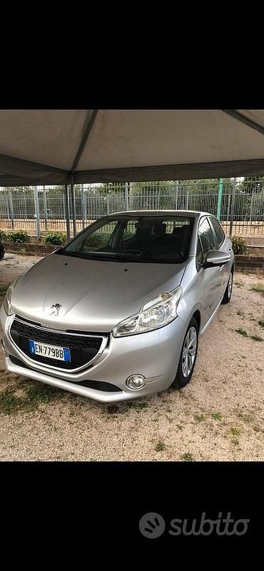 Usata Peugeot 208 68 CV (50 kW) 2012 Grigio Utilitaria