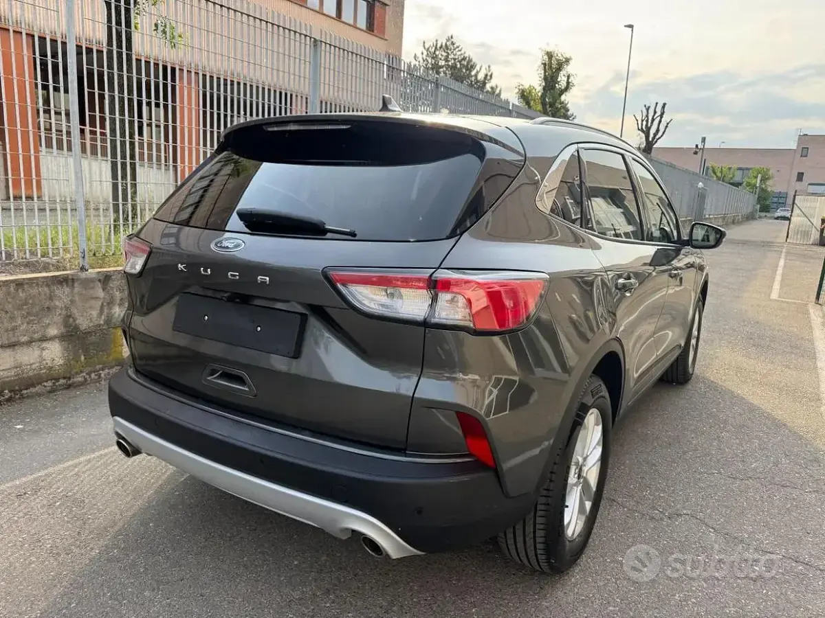 Usata Ford Kuga Titanium 120 CV (88 kW) 2024 Grigio SUV