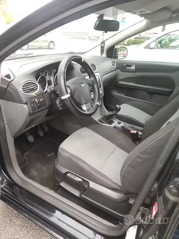 Usata Ford Focus 100 CV (73 kW) 2011 Nero Berlina
