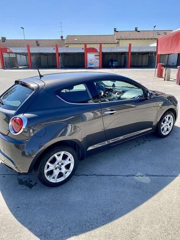 Usata Alfa Romeo MiTo Distinctive 85 CV (62 kW) 2015 Grigio Utilitaria