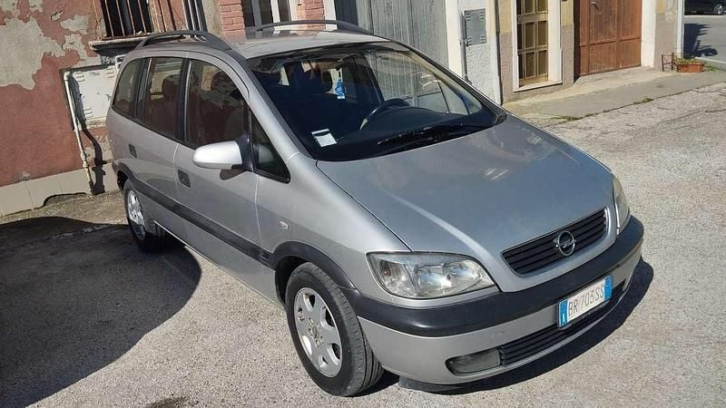 Usata Opel Zafira Elegance 101 CV (74 kW) 2002 Monovolume
