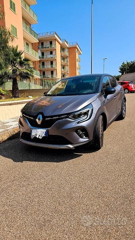 Usata Renault Captur 101 CV (74 kW) 2023 Grigio SUV