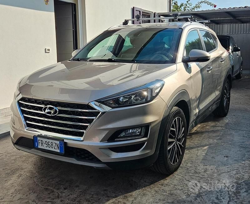 Grigio Usata 2018 Hyundai Tucson SUV | 16.299 € (Buon prezzo) - Immagine 1/4