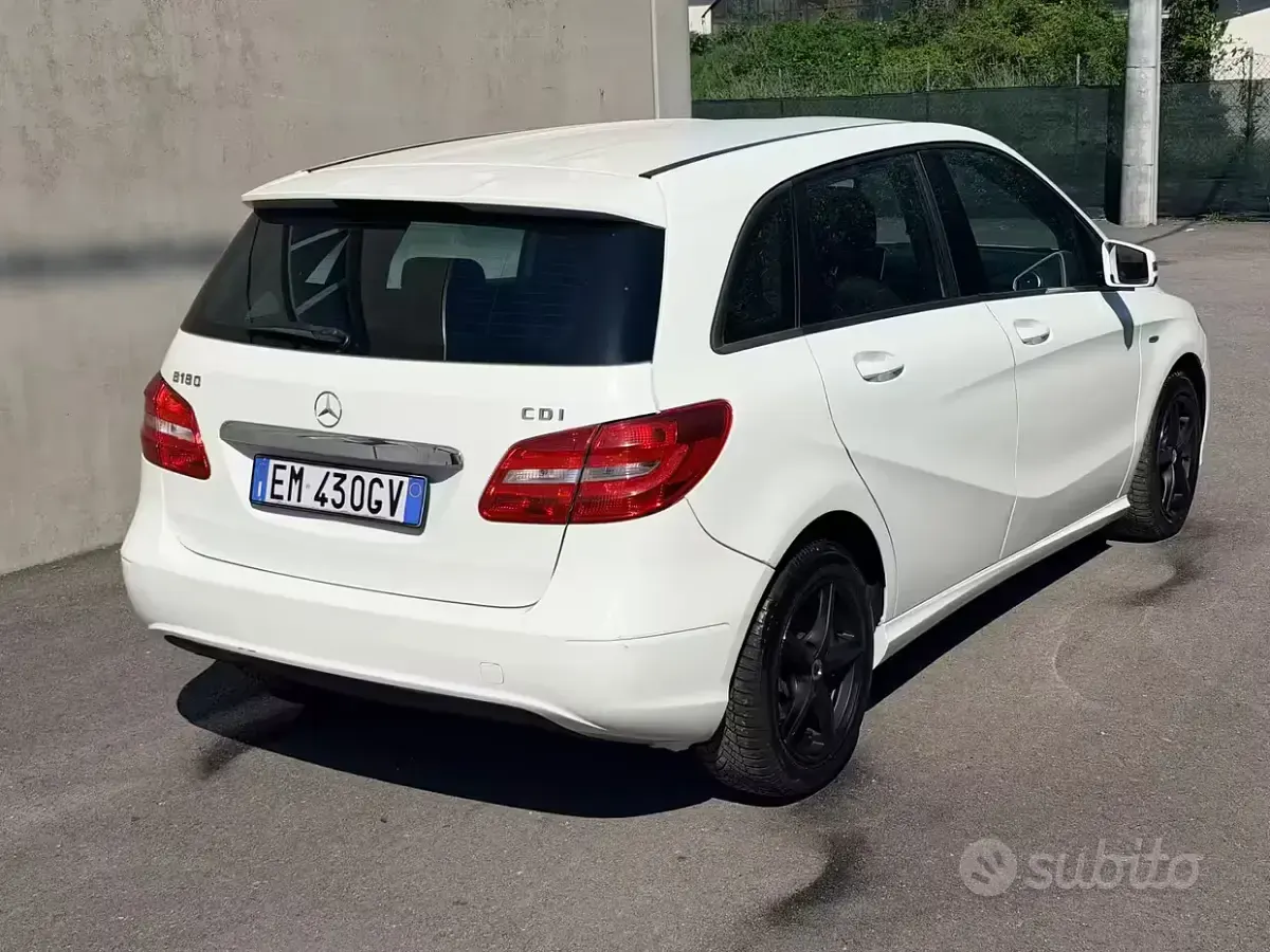 Usata Mercedes B180 109 CV (80 kW) 2012 Bianco Utilitaria