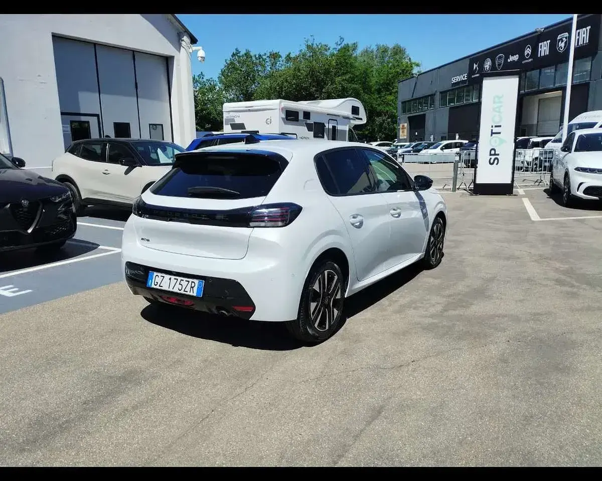 Usata Peugeot 208 101 CV (74 kW) 2025 Bianco Utilitaria