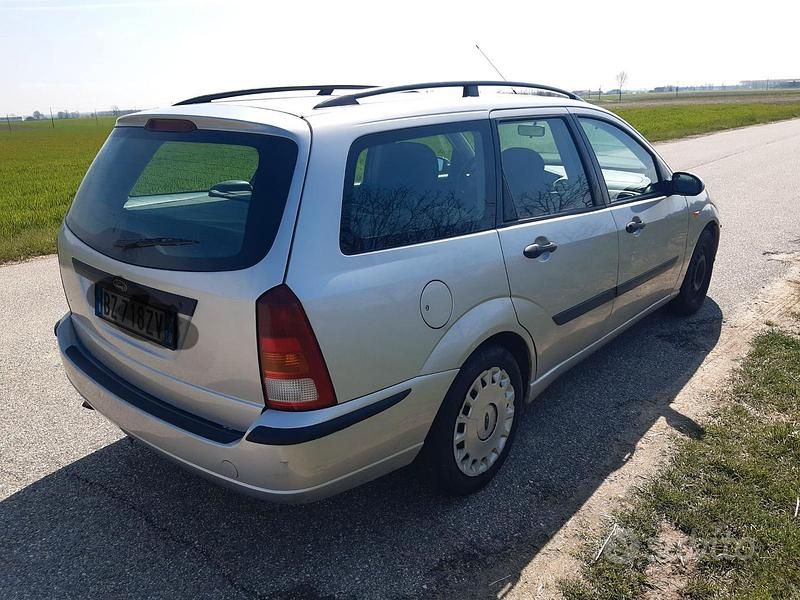 Usata Ford Focus 90 CV (66 kW) 2002 Grigio Station wagon