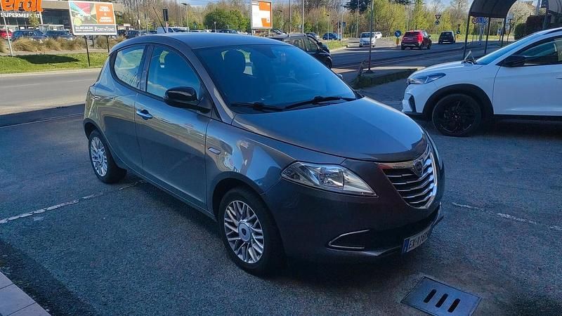 Usata Lancia Ypsilon S 85 CV (62 kW) 2014 Grigio Utilitaria