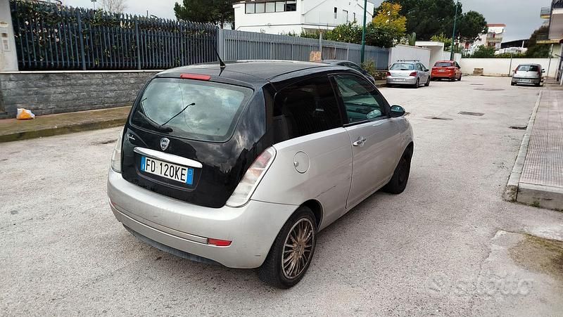 Usata Lancia Ypsilon 69 CV (50 kW) 2009 Grigio Utilitaria