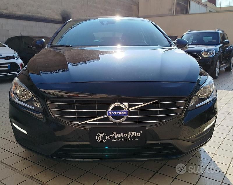 Usata Volvo V60 Summum 181 CV (133 kW) 2015 Nero Station wagon