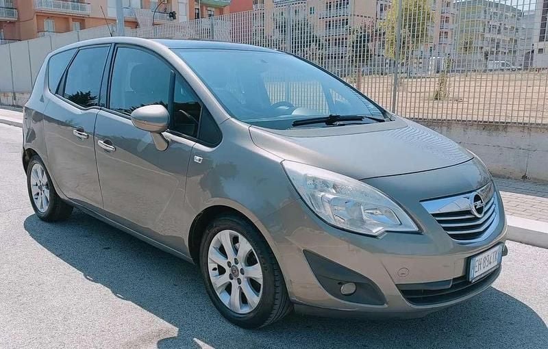 Usata Opel Meriva Cosmo 75 CV (55 kW) 2011 Grigio Monovolume