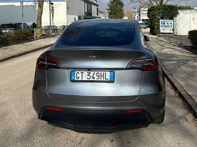 Usata Tesla Model Y 152 kW (208 CV) 2024 Grigio SUV