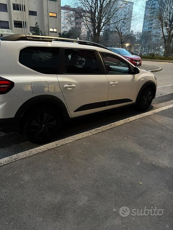 Usata Dacia Jogger 101 CV (74 kW) 2025 Bianco Monovolume