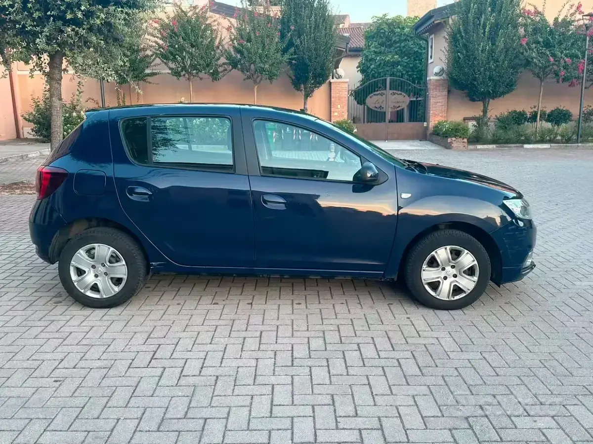 Usata Dacia Sandero 73 CV (53 kW) 2019 Bluazzurro Berlina