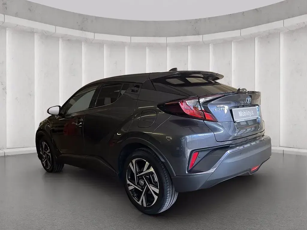 Usata Toyota C-HR Trend 122 CV (89 kW) 2022 Grigio metallizzato SUV