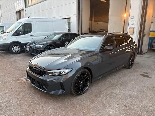 Usata BMW 320e M Sport 190 CV (139 kW) 2024 Grigio Station wagon