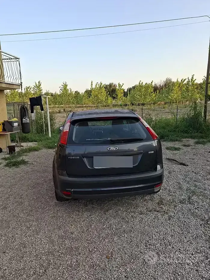 Usata Ford Focus 90 CV (66 kW) 2007 Grigio Berlina