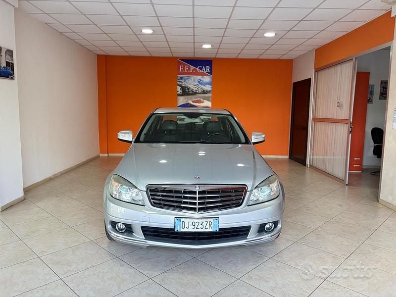 Usata Mercedes C220 Elegance 170 CV (125 kW) 2007 Grigio Berlina